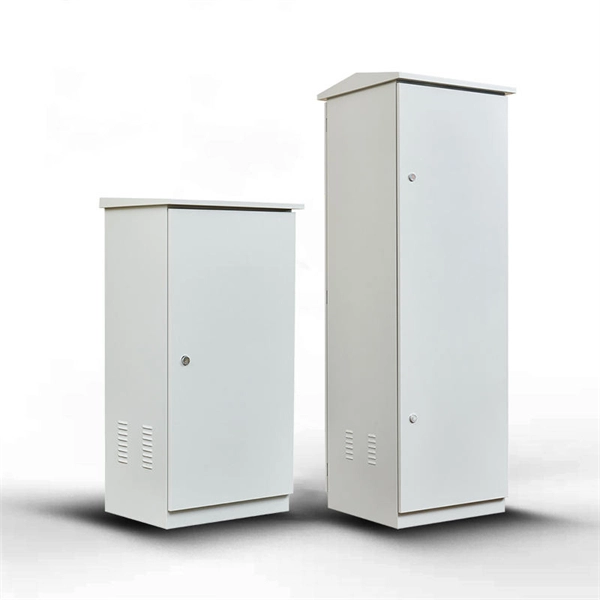 Photovoltaic panel combiner box and inverter