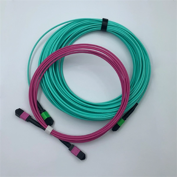 How to lay fiber optic cable conduits in communication wells