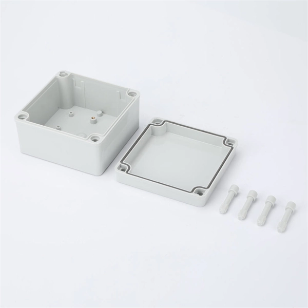 Arc extinguishing device in secondary distribution box