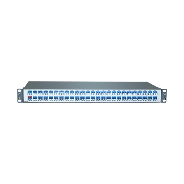 What cables connect the aggregation switches 